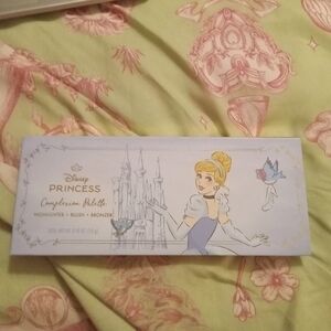 NWOT Disney Princess Cinderella Makeup Palette
